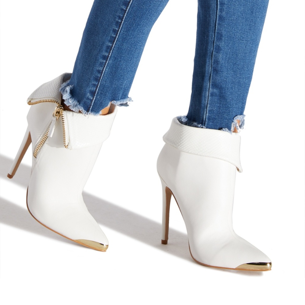 Western Vibe$ Embellished Bootie: 8.5